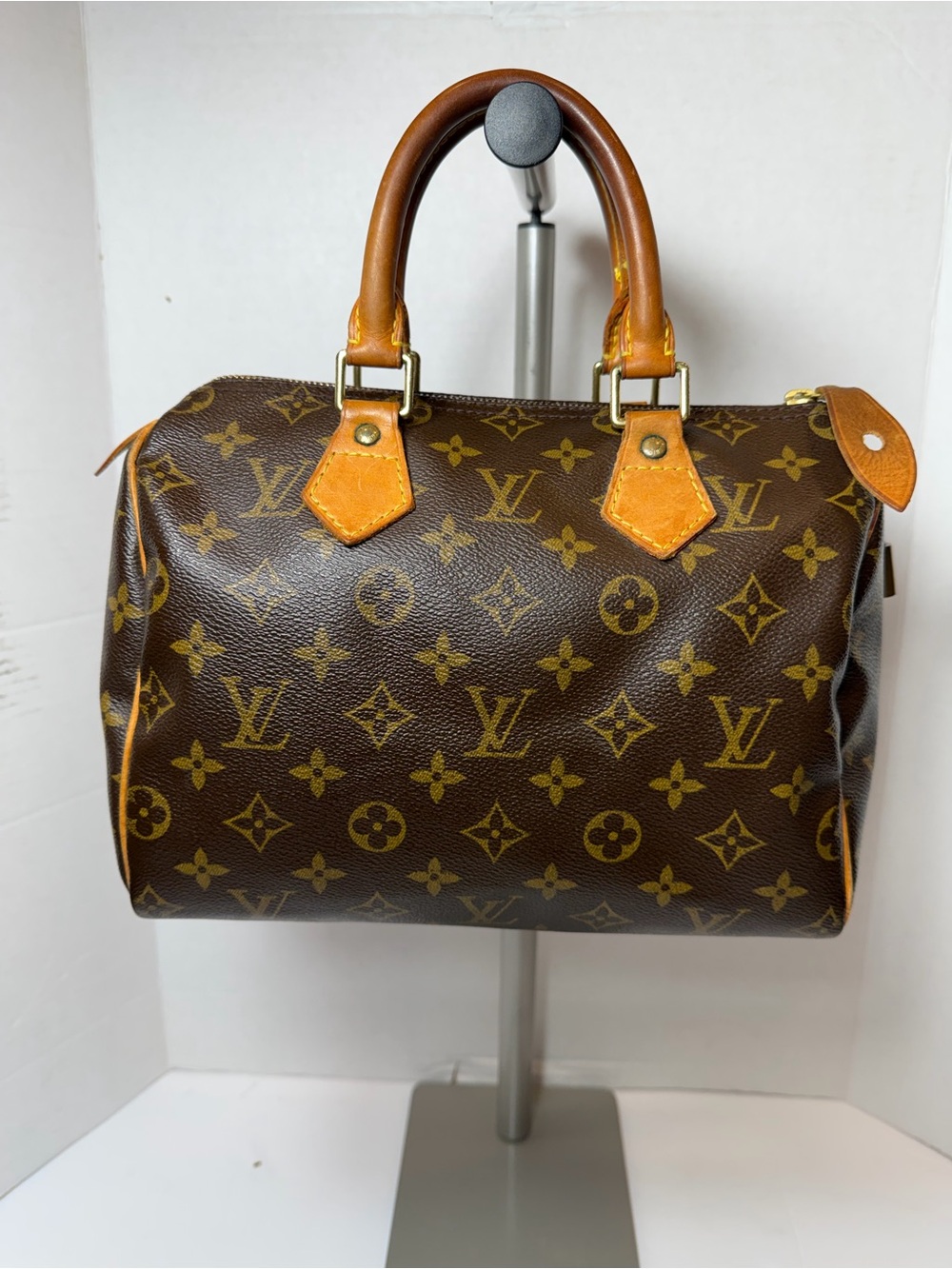 Louis Vuitton Handbag Monogram Speedy 25, come with COA good condition